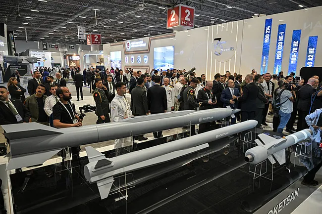 roketsan-yeni-silahlarini-tanitti-turk-savunma-sanayiinde-tarihi-gun-1753205178606.jpeg