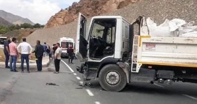 Gümüşhane’de kamyonla ticari araç kafa kafaya çarpıştı: 5 yaralı #gumushane