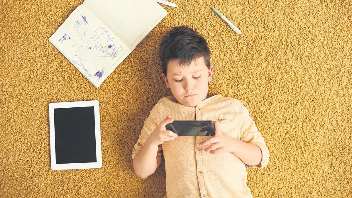 Görsel olarak sosyal, duygusal olarak yalnızlar: Çocukların dili artık emojiler Görsel olarak sosyal, duygusal olarak yalnızlar: Çocukların dili artık emojiler