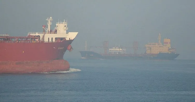 Yoğun sis nedeniyle Çanakkale Boğazı gemi trafiğine kapatıldı