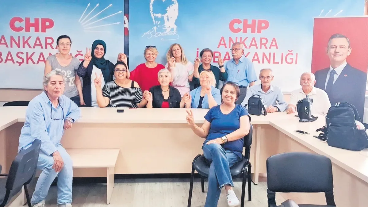 CHP İl başkanlıklarında Özgür Özel vandalizmi haber görseli