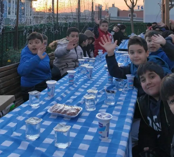 esenlerde-cocuklar-cami-iftarinda-bulustu-1772721158360.jpg