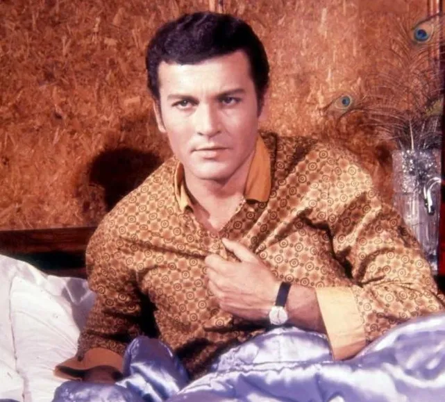 Tam 58 yıl aynı yastığa baş koymuşlardı! Kartal Tibet’in bilinmeyen hikayesi: Oğlu da kendisi kadar ünlüymüş meğer...