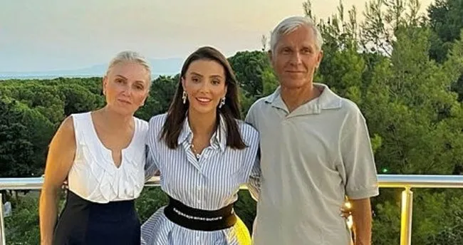 Özge Ulusoy'u yıkan haber! Manken Özge Ulusoy'un babası trafik kazasında hayatını kaybetti - Son Dakika Magazin Haberleri