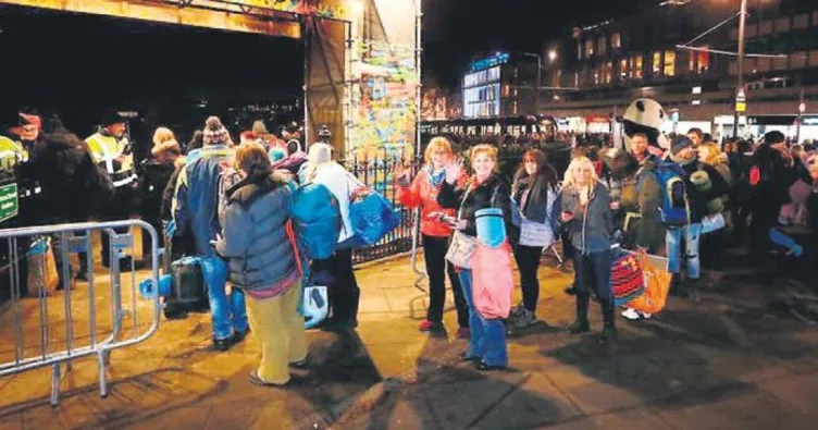 Evsizler için sokakta uyudular