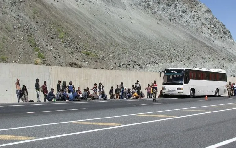Arızalanan otobüse bakmaya giden Jandarma şoke oldu!