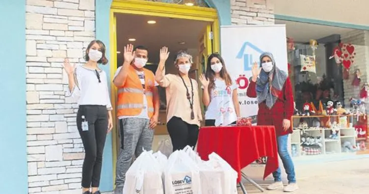 Lösev 1 ton et dağıtımı yaptı