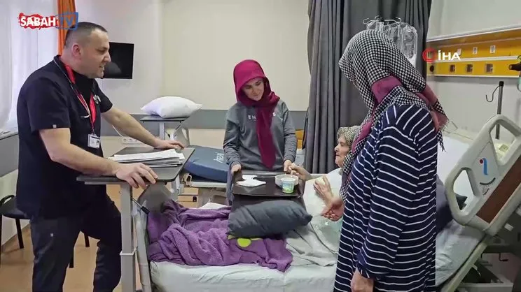 92 yaşındaki kadının midesinden ve bağırsaklarından çıkanlar şoke etti | Video
