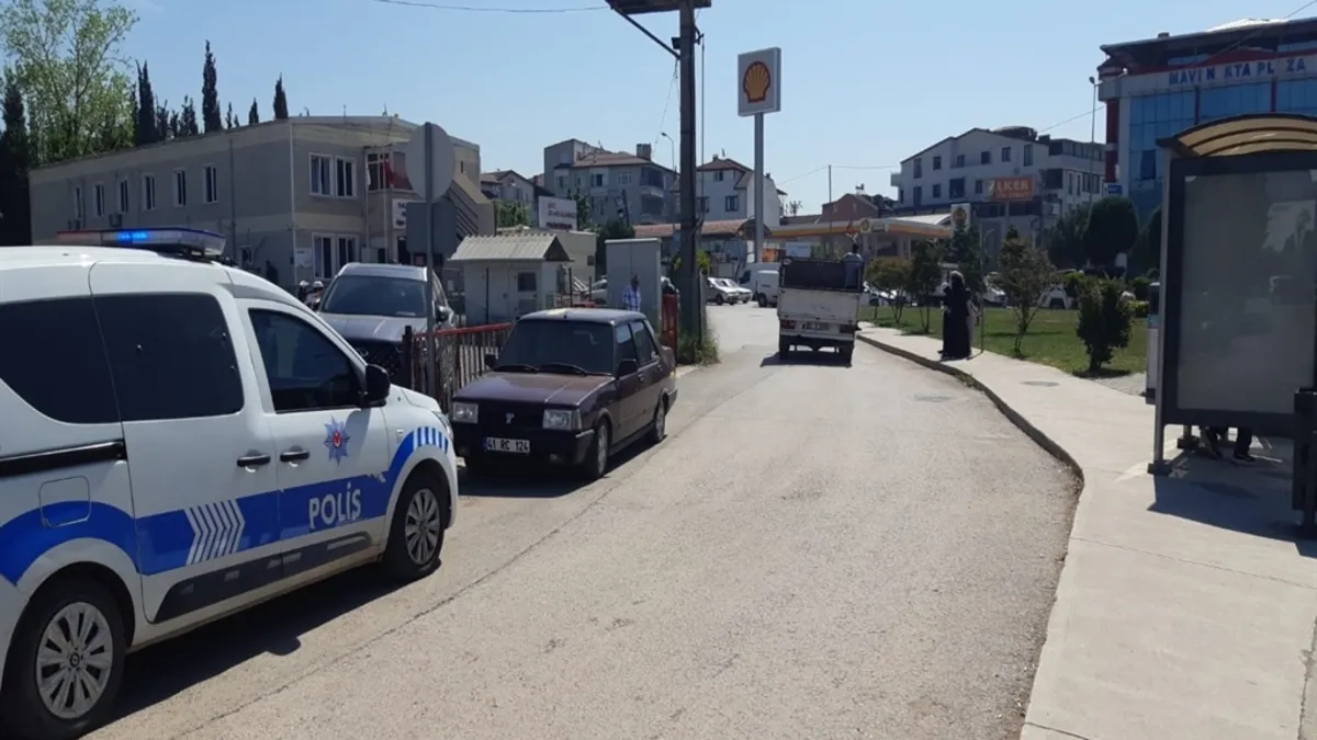 Kocaeli’nde bıçaklı komşu dehşeti! ‘Gönül ilişkimizi kullanıp beni dolandırdı’ Kocaeli’nde bıçaklı komşu dehşeti! ‘Gönül ilişkimizi kullanıp beni dolandırdı’