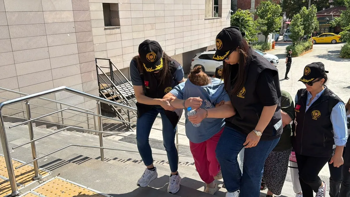 SON DAKİKA… Eskişehir’de dolandırıcılık operasyonu! Banka hesaplarında 40 milyon liralık hareket tespit edildi SON DAKİKA… Eskişehir’de dolandırıcılık operasyonu! Banka hesaplarında 40 milyon liralık hareket tespit edildi