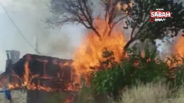 Çıkan yangında bitişik iki ev yanarak kullanılmaz hale geldi | Video