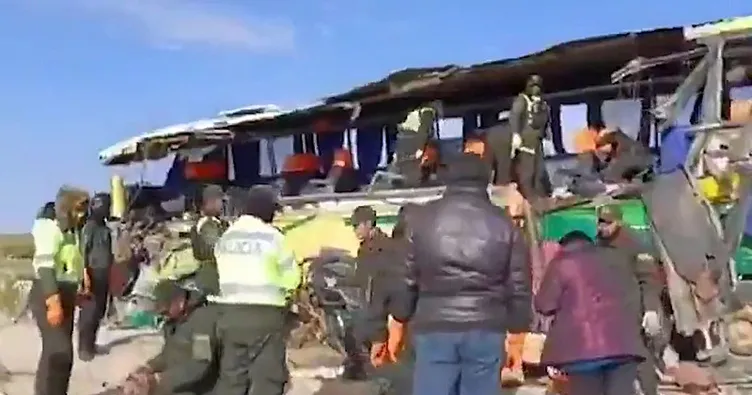 Bolivya’da 2 yolcu otobüsü çarpıştı: 37 ölü