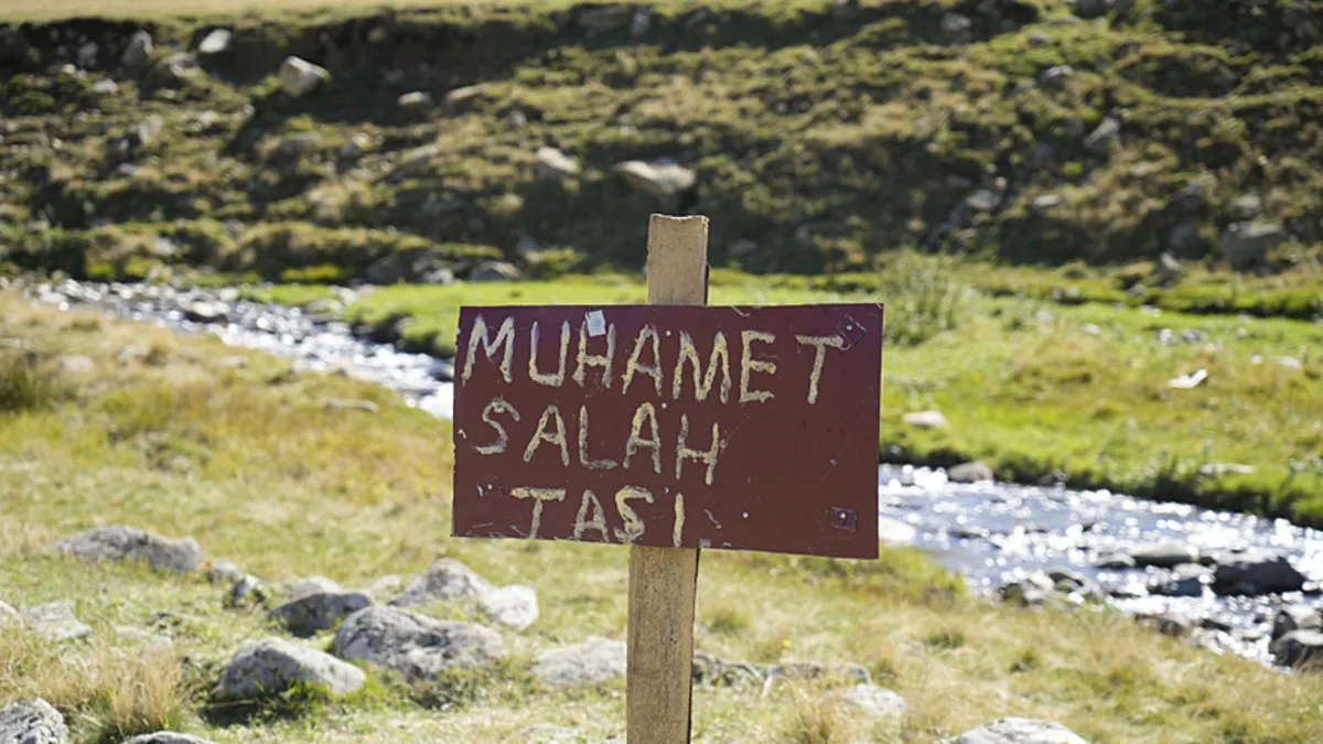 Muhammed Salah'ın fotoğraf çektirdiği yayladaki bank ve tabela çalındı