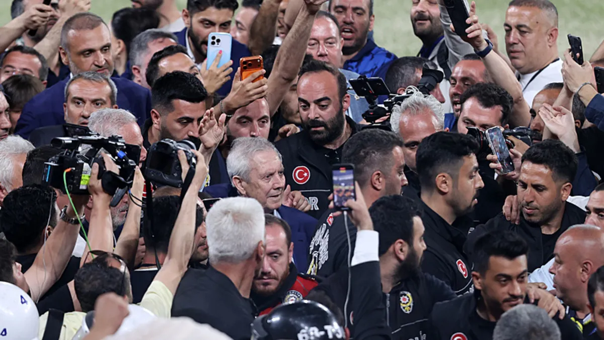 Aziz Yıldırım, Fenerbahçe’de 13. kez seçim kazandı! Aziz Yıldırım, Fenerbahçe’de 13. kez seçim kazandı!