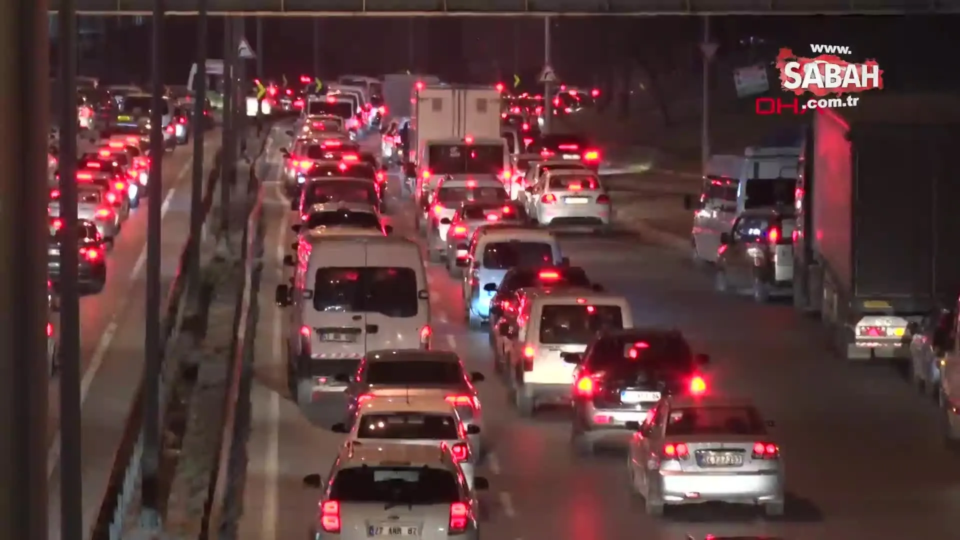 Istanbul E 5 Te Zincirleme Kaza 5 Yarali Video Videosunu Izle Son Dakika Haberleri