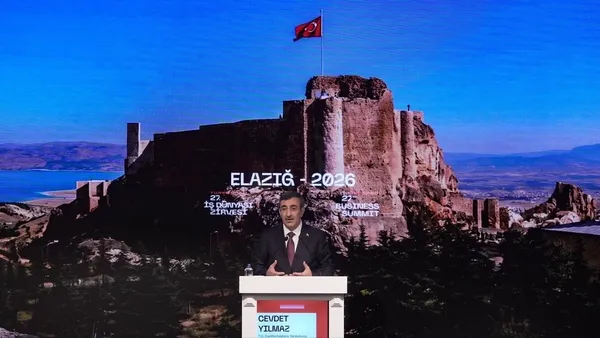 cumhurbaskani-yardimcisi-cevdet-yilmaz-kuresel-belirsizliklerin-arttigi-donemde-ekonomik-dayanikliligimizi-guc-1790418784439.jpg
