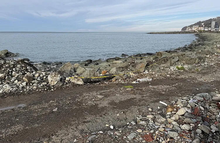 Rize’de sahil kenarında patlamamış ‘su altı bombası’ bulundu!