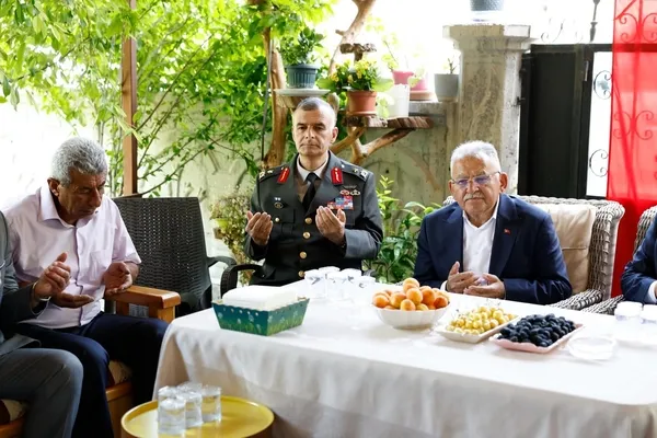 15-temmuz-sehitleri-cennet-yigit-ve-kubra-doganay-kabirleri-basinda-anildi-1784131043129.jpg