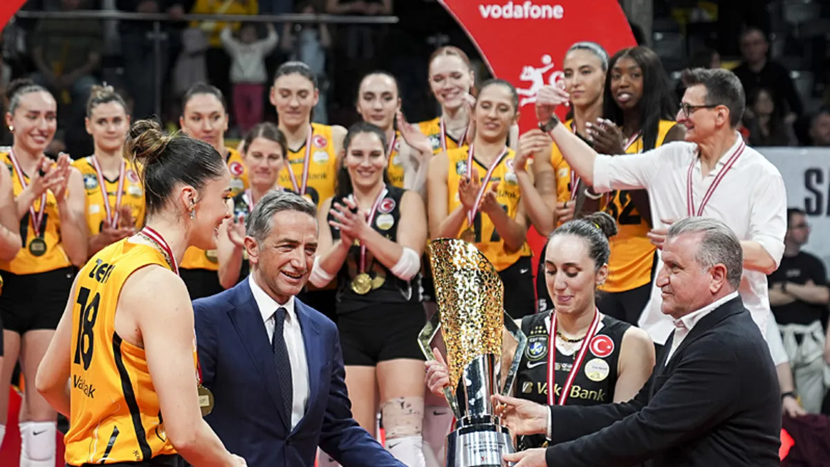 Sultanlar Ligi şampiyonu VakıfBank kupasına kavuştu! Sultanlar Ligi şampiyonu VakıfBank kupasına kavuştu!
