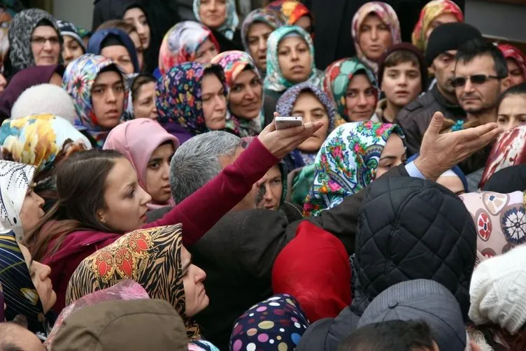 Konya’da 1 liralık kıyafet izdihamı