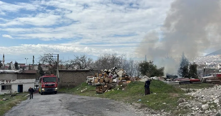 İkinci el eşya dükkanında yangın paniği