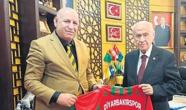 Bahçeli’ye 21 numaralı Diyarbakırspor forması #diyarbakir