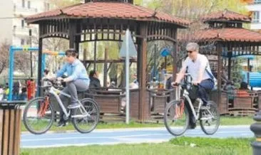 Sağlıklı yaşamayı seçtiler parklarda bisiklet sürdüler