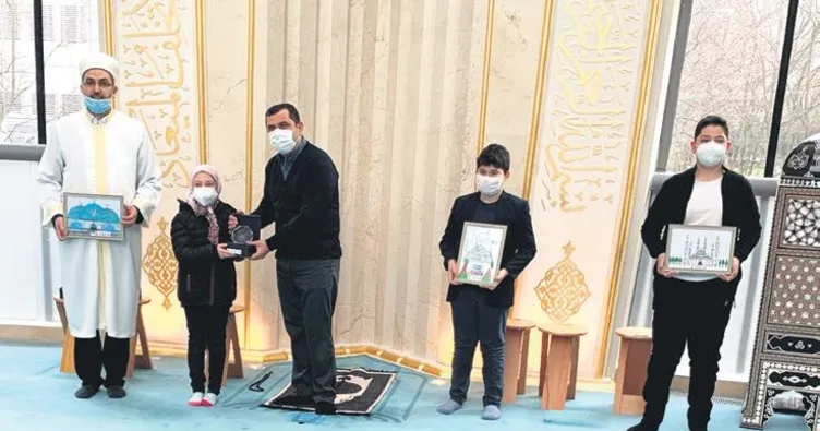 Hayallerindeki camiyi resmettiler