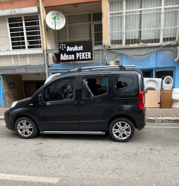 Antalya’da 2 gün önce aldığı aracını sabah hurda şekilde buldu! Soluğu karakolda aldı - 3