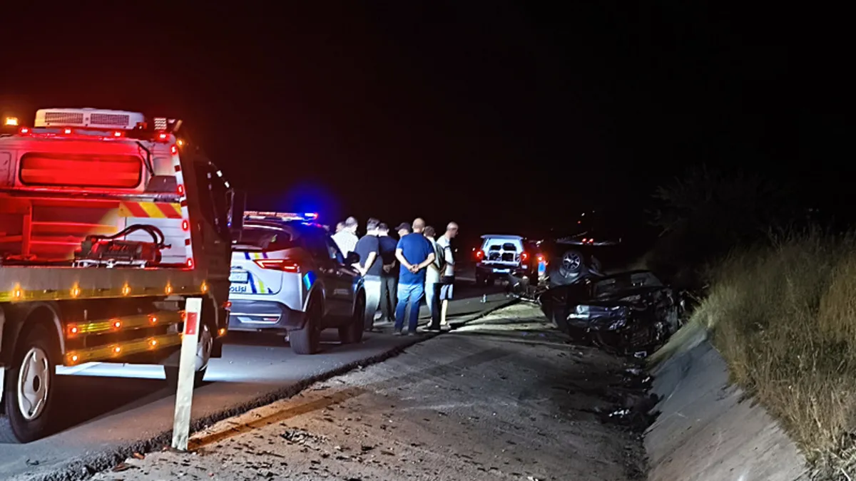 Edirne’de iki otomobil çarpıştı: 9 yaralı Edirne’de iki otomobil çarpıştı: 9 yaralı