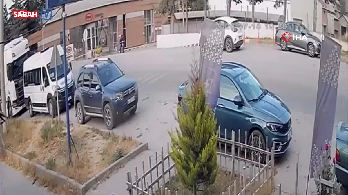 Motosiklet ile kamyonet kafa kafaya çarpıştı: 1 kişi hayatını kaybetti! Kaza anı kamerada videosunu izle Motosiklet ile kamyonet kafa kafaya çarpıştı: 1 kişi hayatını kaybetti! Kaza anı kamerada videosunu izle