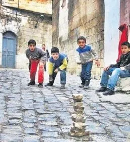 YÜKSEL AYTUĞ / Biz çocukken...