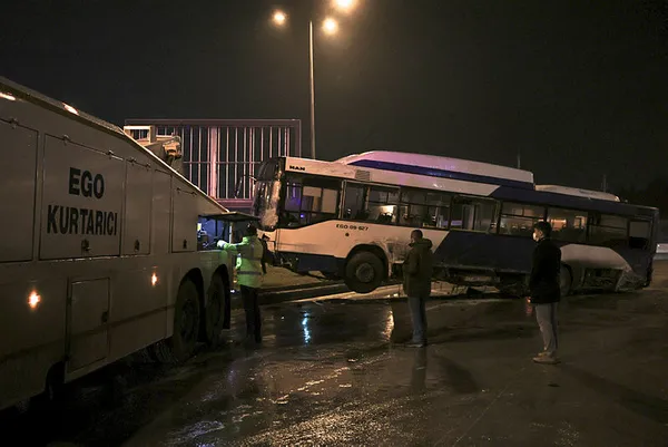 son-dakika-ankarada-ego-otobusu-devrildi-yaralilar-var-1641067928444.jpg