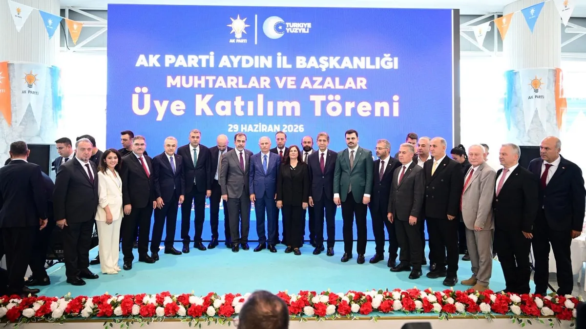 Aydın’da AK Parti’ye büyük katılım! 391 muhtar ve 619 aza rozet taktı Aydın’da AK Parti’ye büyük katılım! 391 muhtar ve 619 aza rozet taktı
