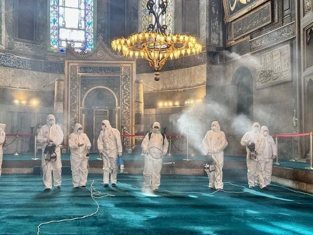 Ayasofya Camii’nde Ramazan hazırlığı: Gül suyu ile yıkandı…