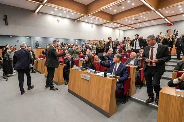 meclisteki-arbede-yargiya-tasindi-dumandan-tugay-hakkinda-suc-duyurusu-1777896211612.jpg