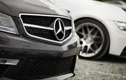 MERCEDES LOGOSUNU DEĞİŞTİRDİ!