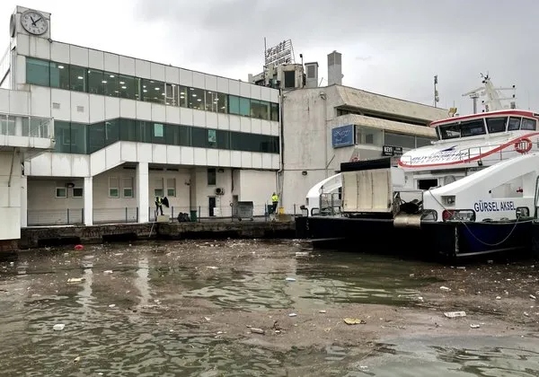 İzmir’de ’Pis koku’ tartışması sürüyor... Soyer kötü yönetiminin faturasını yine bürokratlarına kesti