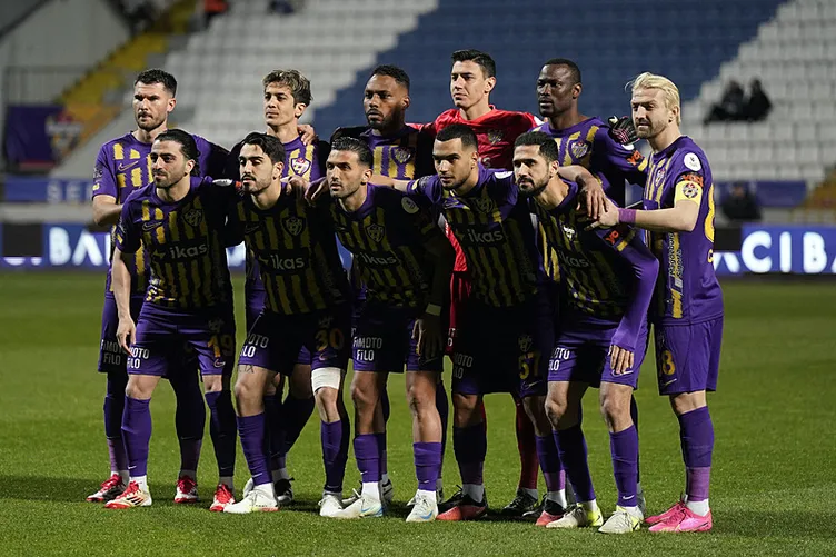 Fenerbahçe ve Galatasaray ile anılıyordu! Berke Özer imzayı attı...