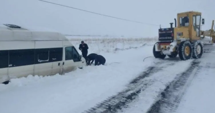 Adana’da karda mahsur kalan 5 kişi kurtarıldı