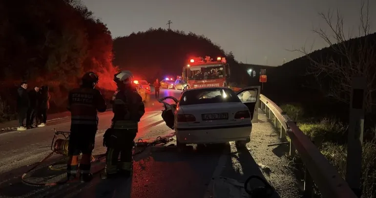 Arnavutköy’de iki araç kafa kafaya çarpıştı: 1 ölü 2 yaralı