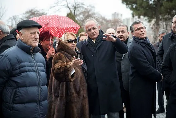 İlhan Cavcav'ın mezarı başında duygusal anlar