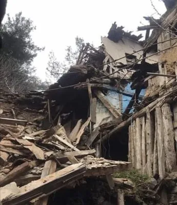 Bilecik’te boş köy evi çöktü