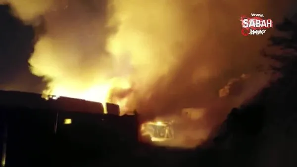 Maltepe’de gecekondu yangını: Alevler geceyi aydınlattı | Video