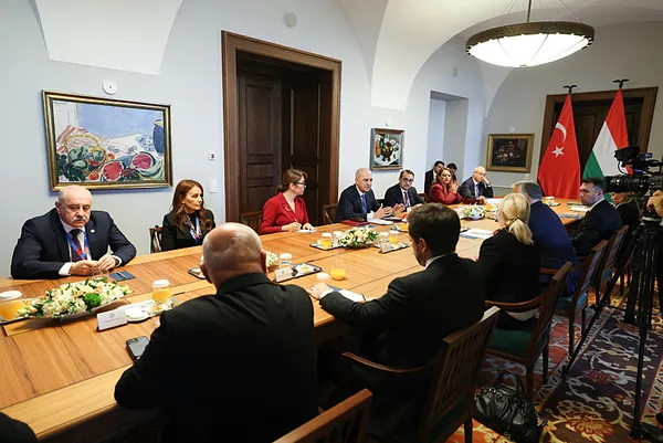 tbmm-baskani-kurtulmus-macaristan-basbakani-orban-ile-gorustu-1759161061664.jpeg TBMM Başkanı Kurtulmuş, Macaristan Başbakanı Orban ile görüştü