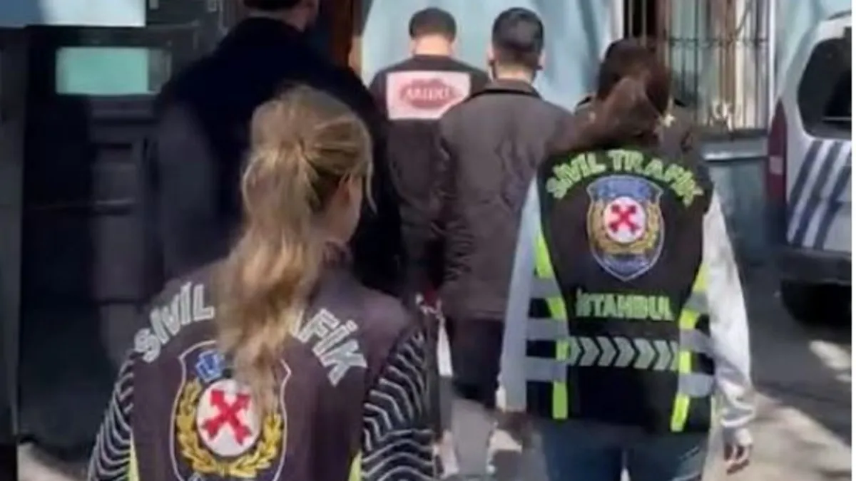 AVM otoparkında drift yapan 5 sürücüye 700 bin lira para cezası! AVM otoparkında drift yapan 5 sürücüye 700 bin lira para cezası!