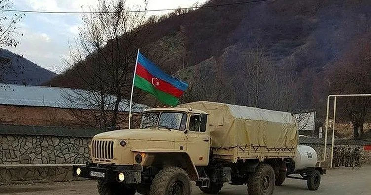 Azerbaycan ordusu işgalden kurtarılan Kelbecer’e bayrak dikti