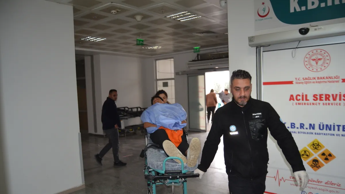 Aksaray'da dehşet: Sokak ortasında bıçakladı! Aksaray'da dehşet: Sokak ortasında bıçakladı!