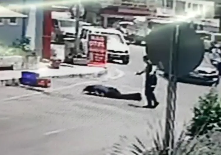 Son dakika: Antalya'da saldırgan dehşet saçtı! Yaralı polis böyle etkisiz hale getirdi! Saniye saniye o anlar...