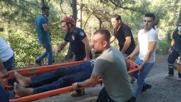 son-dakika-izmirde-servis-sarampole-yuvarlandi-olu-ve-yaralilar-var-1628437876917.jpg